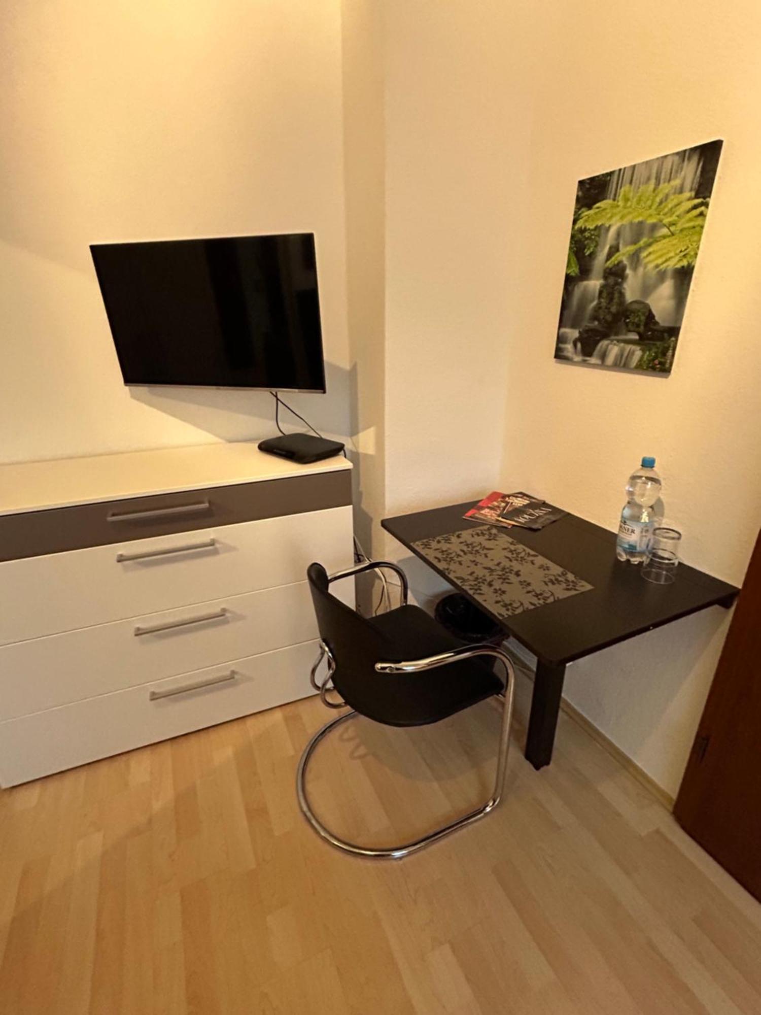 Privatzimmer Haus Gruenewald Solingen Eksteriør billede