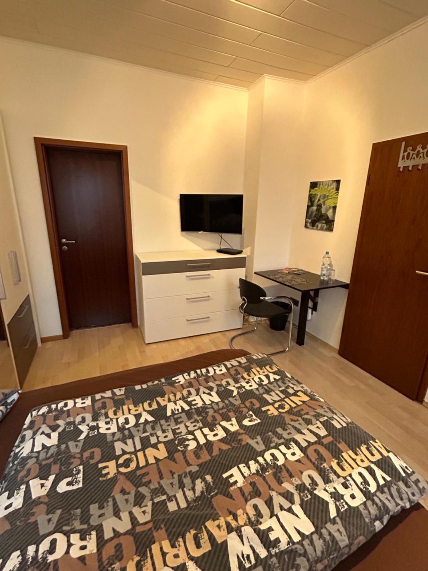 Privatzimmer Haus Gruenewald Solingen Eksteriør billede
